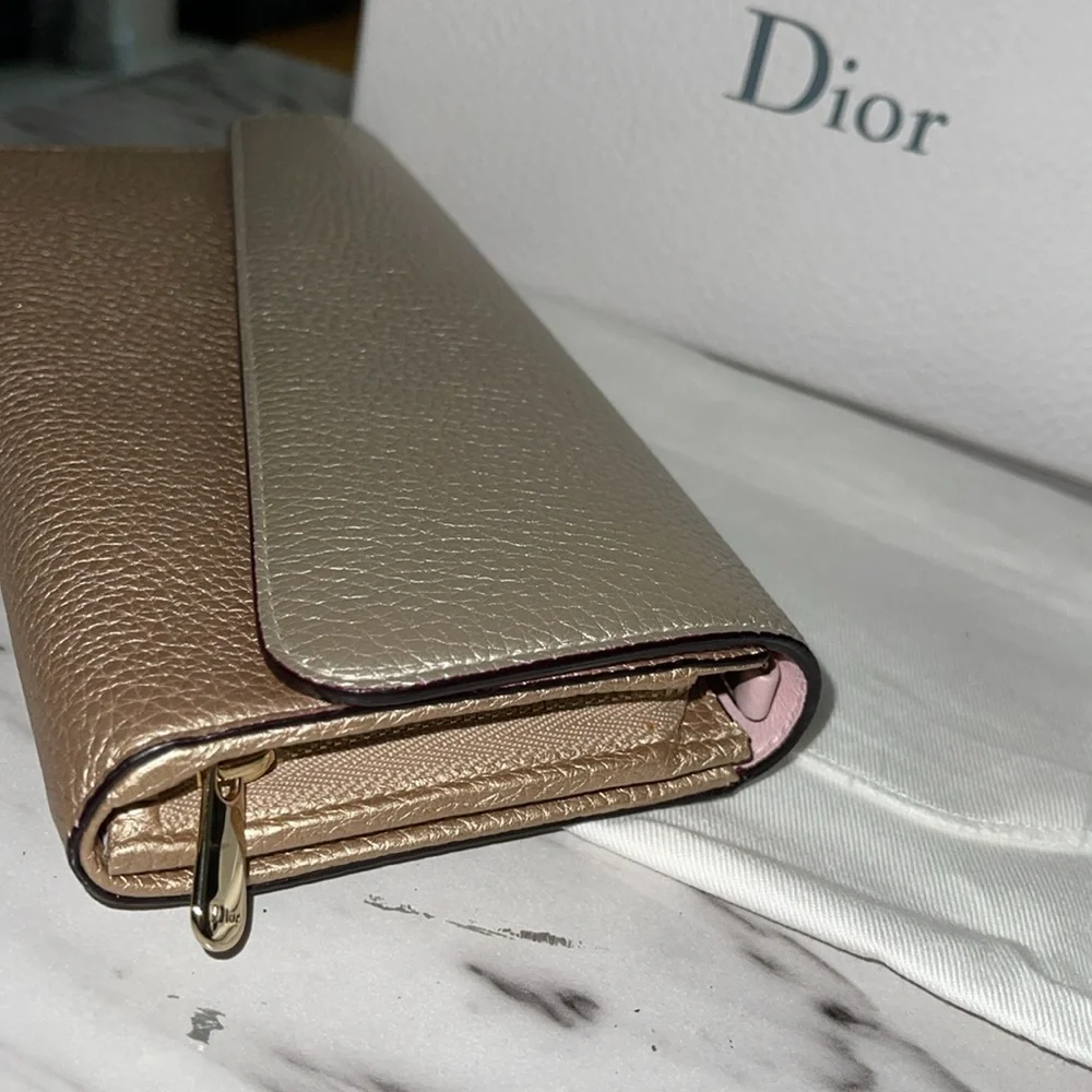 Preloved Christain Dior wallet on chain